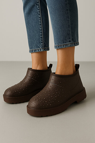 Beyond Γυναικείες μπότες βροχής από αδιάβροχο φυτό με γούνα σε σκούρο καφέ χρώμα BYNDUMFAY02