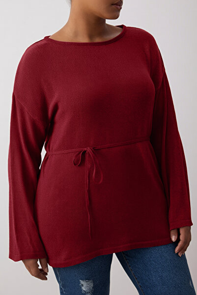 Trendyol Curve Burgunderroter, schmaler Strickpullover mit U-Boot-Ausschnitt und Gürtel an der Taille TBBAW26AN00036