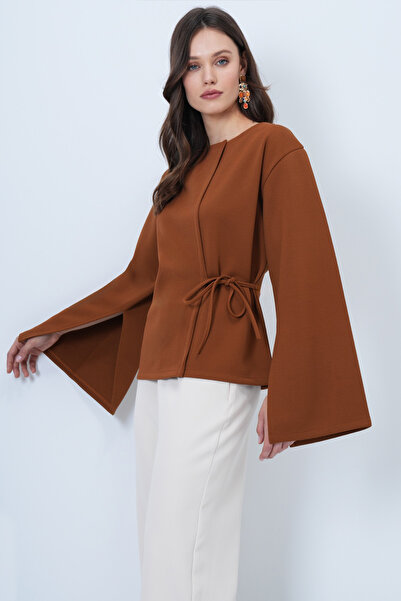 Trend Alaçatı Stili بلوزة نسائية بأكمام مشقوقة وتفاصيل ربط من القرفة بأزرار على الجهتين ALC-X14687