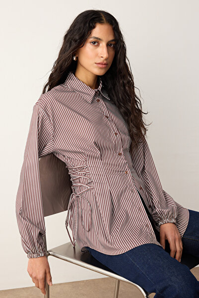 Trendyol Modest Barna derékkötő részlettel ellátott csíkos szőtt ing TCTSS25TG00003