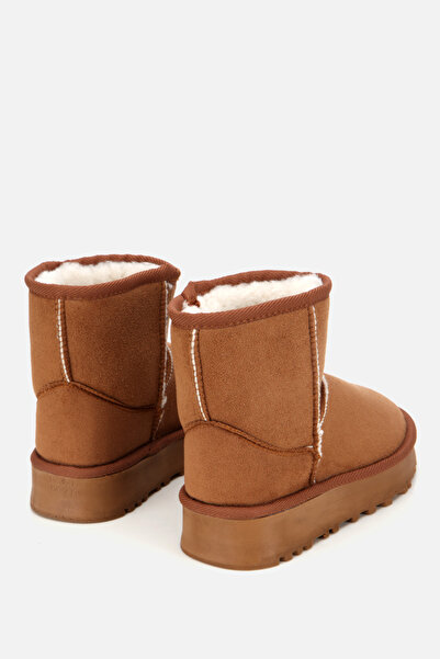 Yaya by Hotiç Γυναικείες μπότες με ίσια φτερά σε καφέ χρώμα