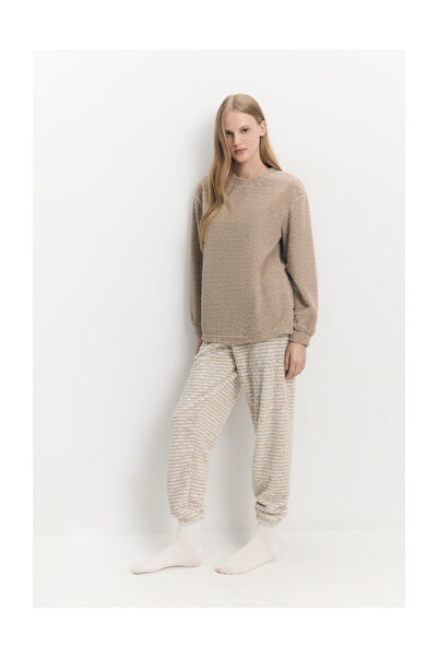 LEFTIES Woman's Long Fuzzy Pajamas