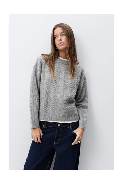 LEFTIES Woman Cable-Knit Sweater