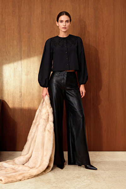 Trendyol Collection Black Boho Guipure Collar Detailed Lightweight Crop Shirt Twoaw26Go00071