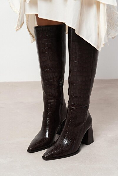 NİŞANTAŞI SHOES حذاء نسائي بكعب عالٍ منقوش باللون البني من Jules مع تفاصيل سحاب