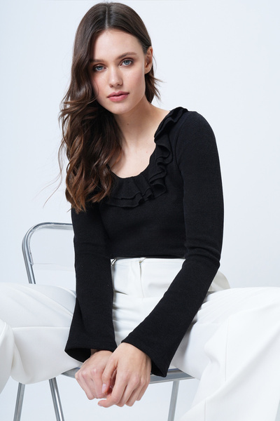 Trend Alaçatı Stili Women's Black Wide Neck Ruffled Knitted Blouse Alc-X14696