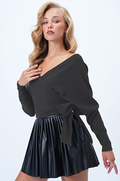 Trend Alaçatı Stili Anthrazitfarbene Damen-Crop-Bluse mit zweireihigem Kragen und Schnürdetail vorne und hinten ALC-X14346