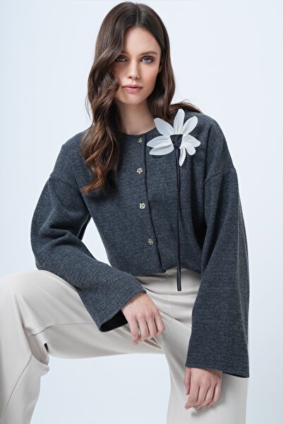 Trend Alaçatı Stili Women's Anthracite Floral Brooch Accessory Knitwear Cardigan Alc-X14689