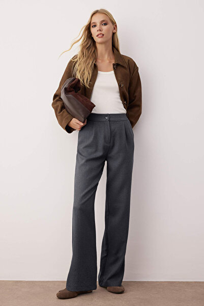 Trendyol Collection Šedé kalhoty z tkané látky rovného/rovného střihu Twoaw22Pl0321