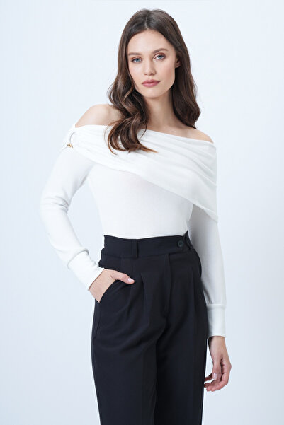 Trend Alaçatı Stili Women's Ecru Madonna Collar Shoulder Detail Knitted Blouse Alc-X14557