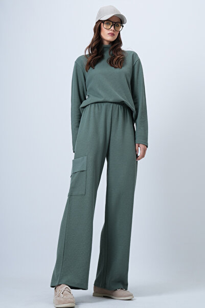 Trend Alaçatı Stili Women's Green Turtleneck Soft Textured Oversized Blouse and Cargo Pants Set Alc-X14382