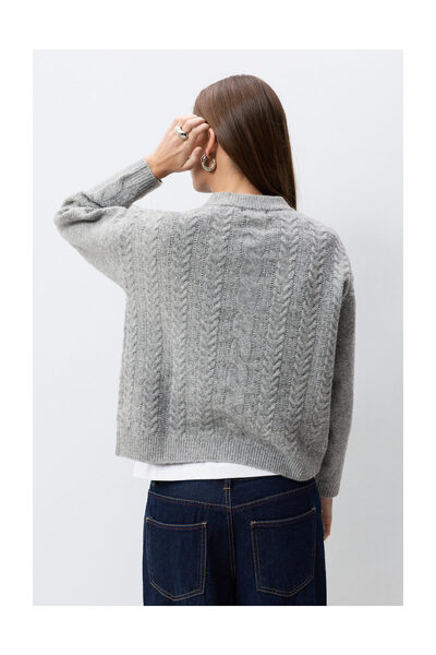 LEFTIES Woman Cable-Knit Sweater
