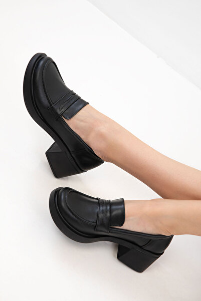 SOHO Черни дамски мокасини 21097