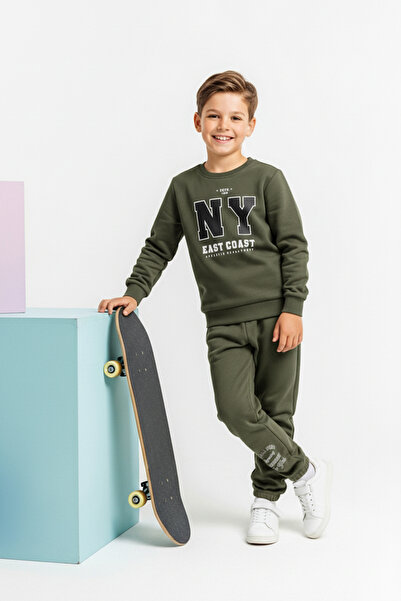TRENDYOLKIDS Emerald Green 100% Cotton Slogan Printed Oversize Boys' Knitted Bottom - Top Set Tkdaw26Au00004