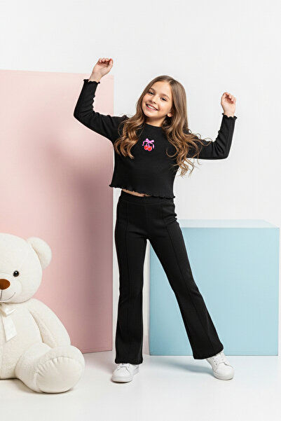 TRENDYOLKIDS Schwarzes besticktes Mädchen-Strickoberteil und -unterteil-Set TKDAW26AU00069