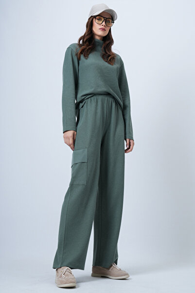 Trend Alaçatı Stili Women's Green Turtleneck Soft Textured Oversized Blouse and Cargo Pants Set Alc-X14382