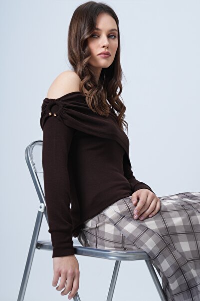 Trend Alaçatı Stili Women's Bitter Brown Madonna Collar Shoulder Accessory Detailed Knitted Blouse Alc-X14557