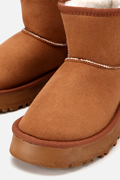 Yaya by Hotiç Γυναικείες μπότες με ίσια φτερά σε καφέ χρώμα