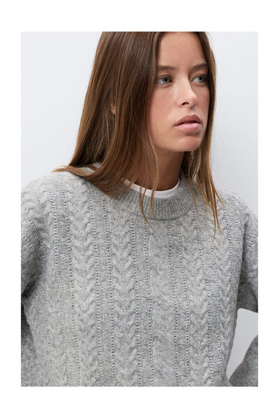 LEFTIES Woman Cable-Knit Sweater