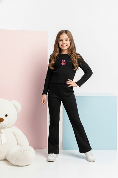TRENDYOLKIDS Schwarzes besticktes Mädchen-Strickoberteil und -unterteil-Set TKDAW26AU00069
