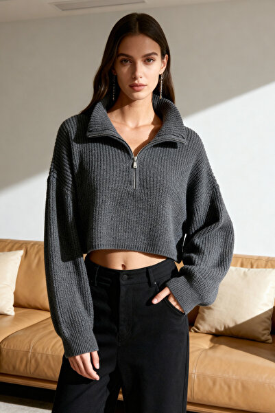 Trendyol Collection Anthrazitfarbener Super-Crop-Strickpullover mit Reißverschluss – TWOAW24KZ00527