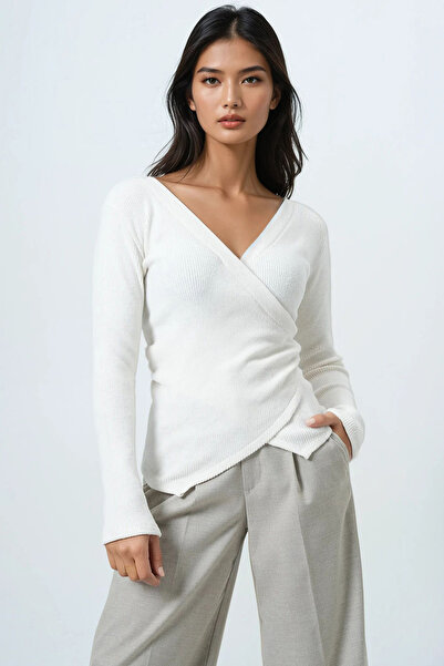 Trend Alaçatı Stili Women's Ecru Double-Breasted Cut Drape Detailed Blouse Alc-X14707