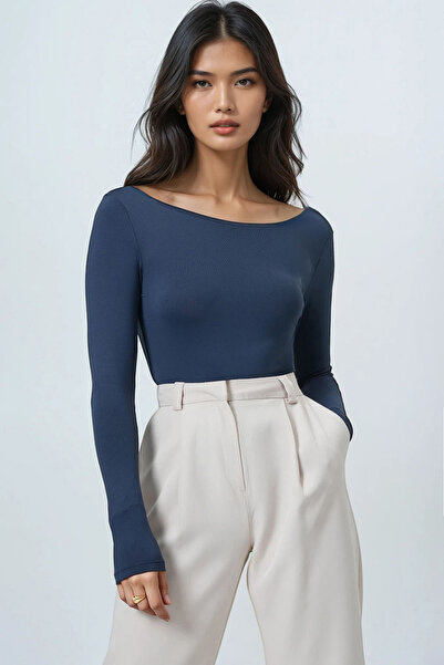 Trend Alaçatı Stili Anthrazitfarbene Damen-Basic-Bluse mit U-Boot-Ausschnitt ALC-X14395