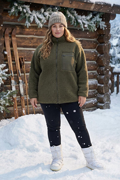 Trendyol Curve Winter Essentials Khaki Strick-Sweatshirt aus dickem Fleece mit Reißverschluss und Stehkragen und Taschen TBBAW26AO00022