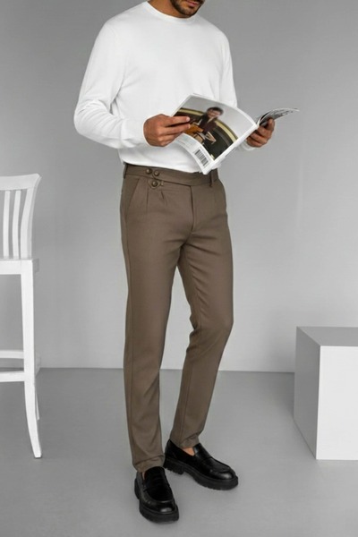 ablukaonline Ανδρικό παντελόνι από ανοιχτό καφέ πλισέ ύφασμα