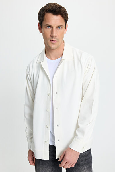 Tudors Men's relaxed fit button-down knit white shirt jacket with side pockets