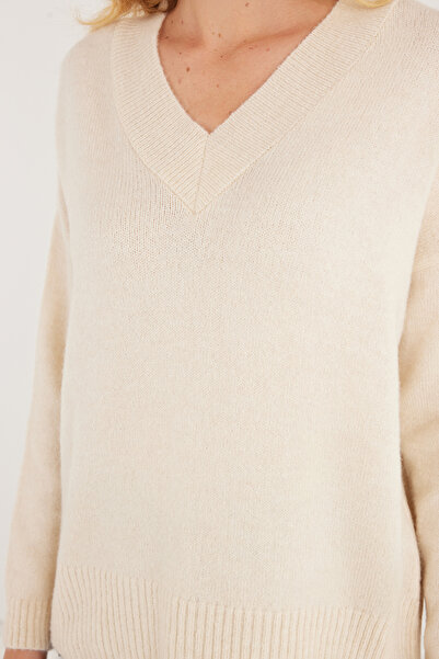 Tudors Women's Slim Fit Slim Fit V-Neck Beige Sweater