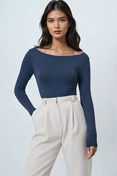 Trend Alaçatı Stili Anthrazitfarbene Damen-Basic-Bluse mit U-Boot-Ausschnitt ALC-X14395