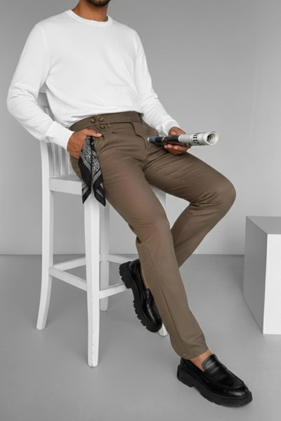 ablukaonline Ανδρικό παντελόνι από ανοιχτό καφέ πλισέ ύφασμα