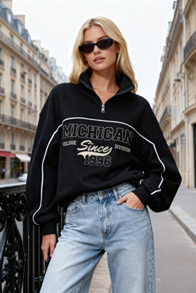 Trendyol Collection Černá mikina s potištěným oversize/širokým střihem ze silného fleece uvnitř TWOAW24SW00184