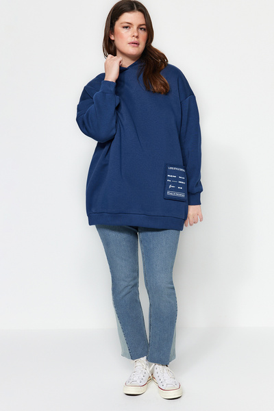 Trendyol Curve Indigó hímzés részletes, túlméretezett kötött pulóver TBBAW24AO00018