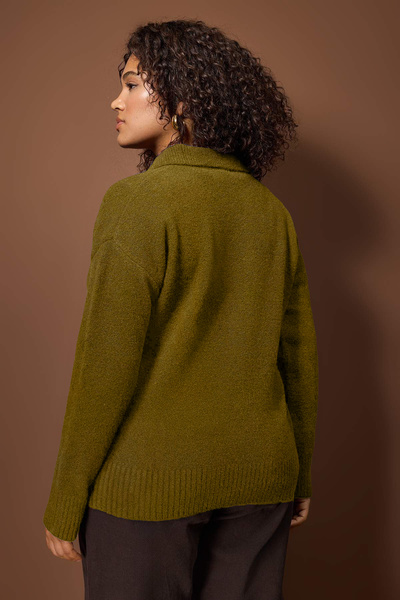 Trendyol Curve Pulover din tricot cu guler polo verde ulei, cu senzație moale TBBAW26AN00024