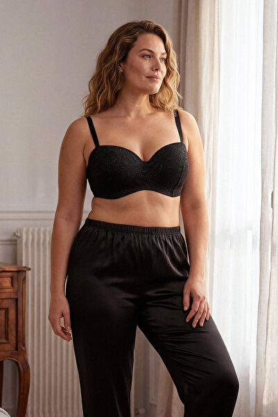 Trendyol Curve حمالة صدر كبيرة الحجم بدون حمالات من الدانتيل الأسود مع حمالة قابلة للإزالة بدون حشو TBBAW26CW00006