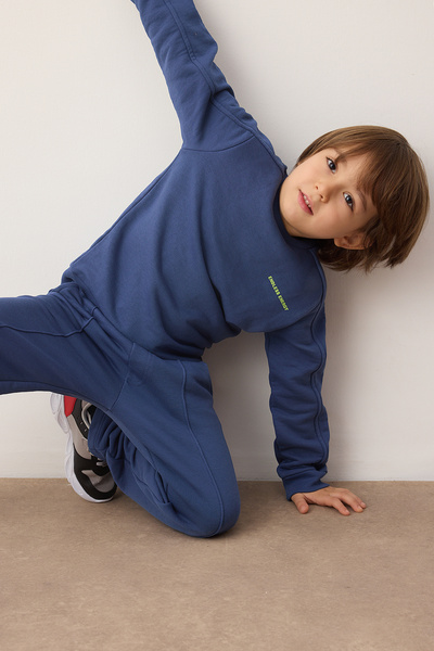 TRENDYOLKIDS Benzin pamut sima, túlméretezett kötött uniszex gyerek pulóver és melegítőnadrág alsó - felső szett TKDAW26AU00022