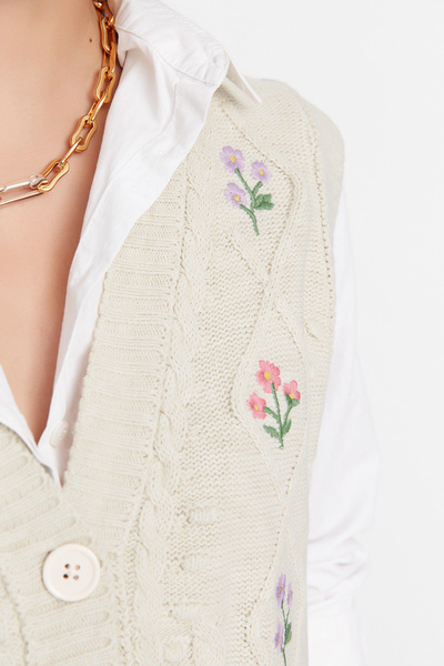 Trendyol Collection Stone Embroidered Floral Patterned Knitwear Vest - Twoaw23Sv00025