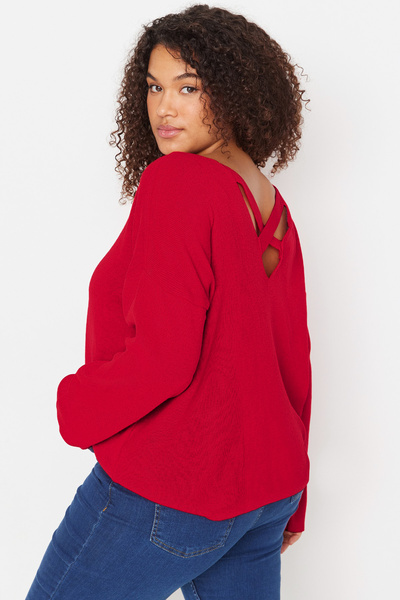 Trendyol Curve Detaillierter Strickpullover mit Band des Roten Kreuzes TBBAW23AN00021