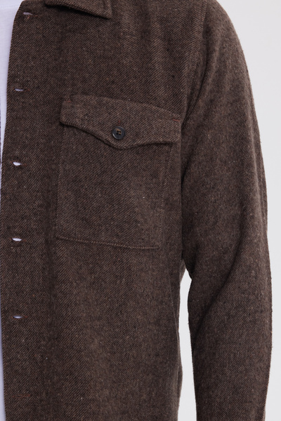 Tudors Ανδρικό πουκάμισο καφέ με κανονική εφαρμογή, άνετο κοψίματο, διπλή τσέπη με κουμπωτά κλείσιμο