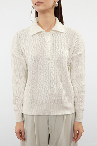 Trendyol Collection Sweter z miękkiej teksturowanej dzianiny o szerokim kroju w kolorze ecru - TWOAW21KZ2635