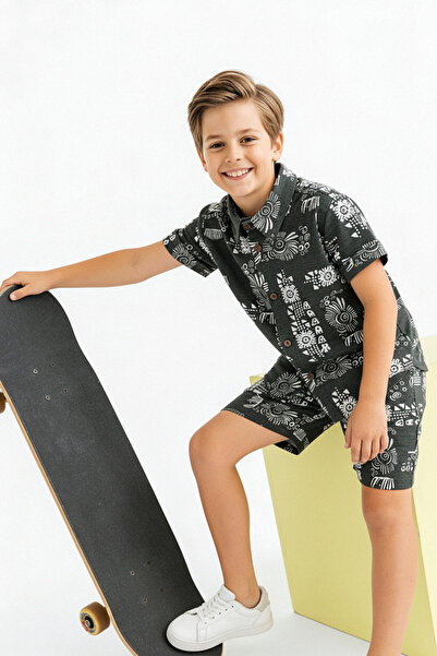 TRENDYOLKIDS Khaki bavlněný potištěný tkaný chlapecký komplet košile a šortky...