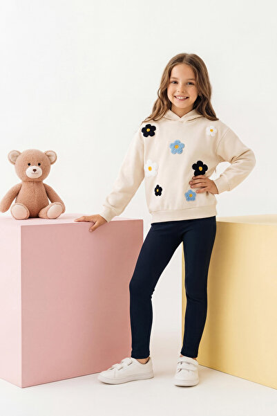 TRENDYOLKIDS Ecru besticktes, gestricktes Oberteil mit Kapuze für Mädchen – Oberteil-Set TKDAW26AU00072