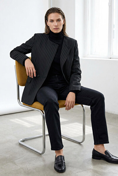 Trendyol Collection Schwarz gestreifte, gewebte Blazerjacke mit Wickelverschluss TWOAW26BC00018