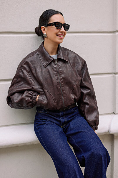 Trendyol Collection Hnědá oversize bunda bomber z umělé kůže s prošívaným vnitřkem TWOAW26MO00047