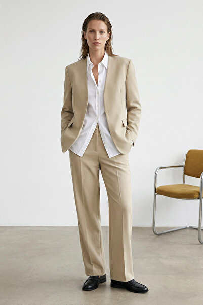 ترينديول كوليكشن سترة بليزر منسوجة بدون ياقة ذات تصميم عادي/عادي مع إغلاق بالكبس من نوع مينك TWOAW26BC00030