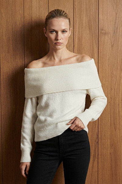 Trendyol Collection Ecru Soft Textured Carmen límečkový svetr TWOAW20KZ1519