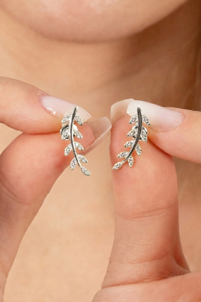 Söğütlü Silver Gümüş Zirkon Taşlı Yaprak Modeli Küpe Sgtl9437