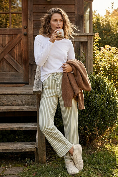 Trendyol Collection Mintfarbene Pyjamahose mit Streifen aus 100 % Baumwolle - THMAW24PJ00001